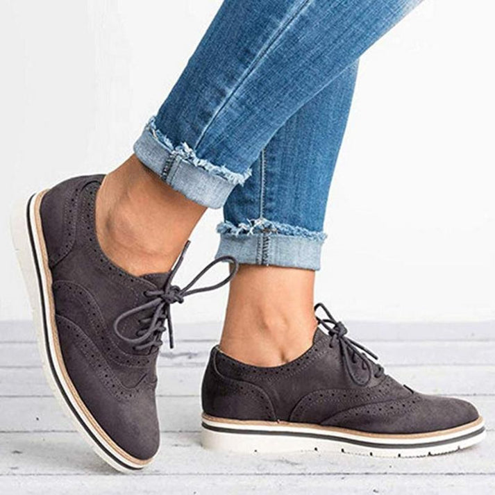 Low Cut Oxford Sneaker Amy: Stilvolle Damen Plateauschuhe für modernen Komfort und vielseitige Freizeitoutfits.