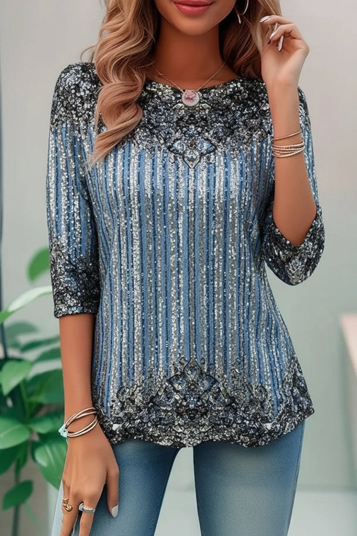 Nahaufnahme des funkelnden Paillettenstoffs des bequemen Damenoberteils, ideal für glitzernde Abend-Looks.