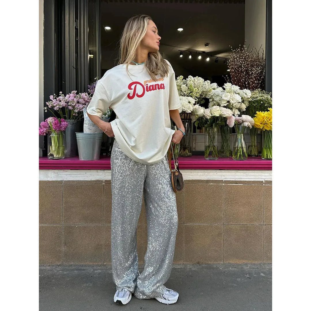 Glänzende Damen Paillettenhose, silber. Eine schicke Partyhose für glamouröse Auftritte & besondere Abende.