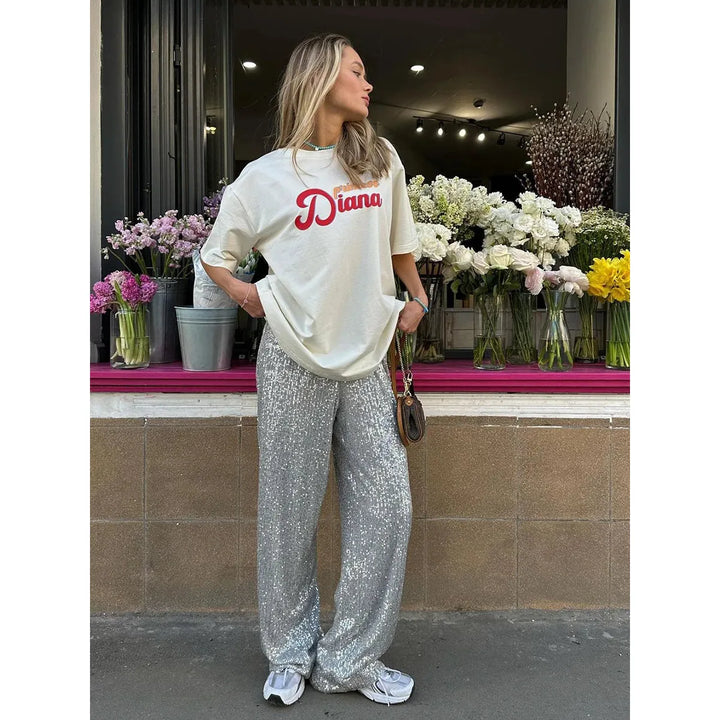 Glänzende Damen Paillettenhose, silber. Eine schicke Partyhose für glamouröse Auftritte & besondere Abende.