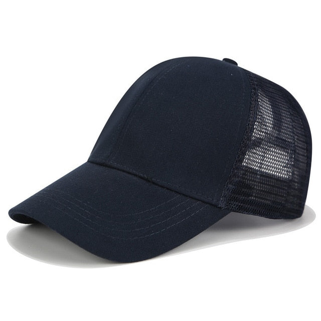 Graue Sport Kappe für Damen, aus leichtem Material, optimal für intensives Training.