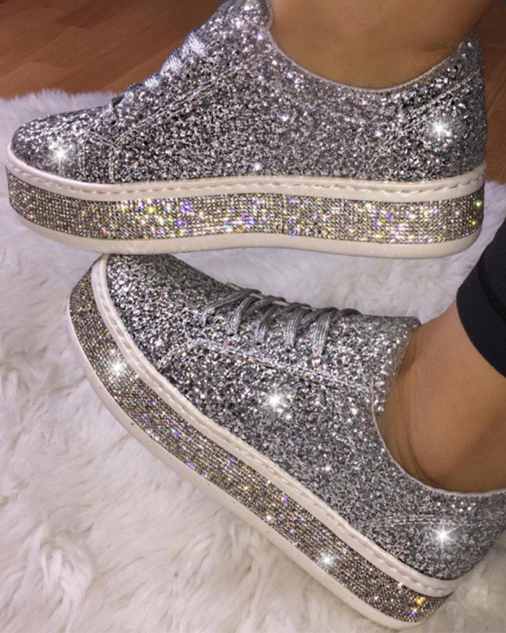 Damen Plateau Sneakers mit glamourösem Glitzer, ideal für stilvolle Alltags-Looks und Komfort ganzjährig.