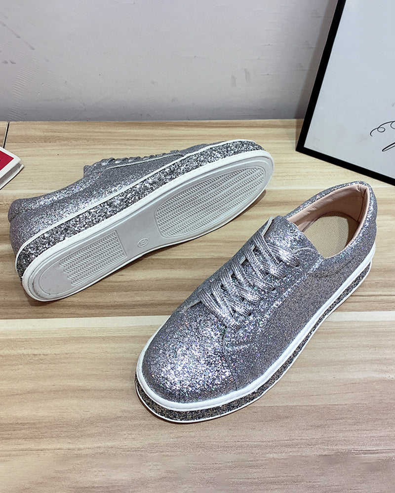 Elegante Damen Sneakers mit Plateau und Glitzer, perfekt als modische Komfortschuhe für jede Saison.
