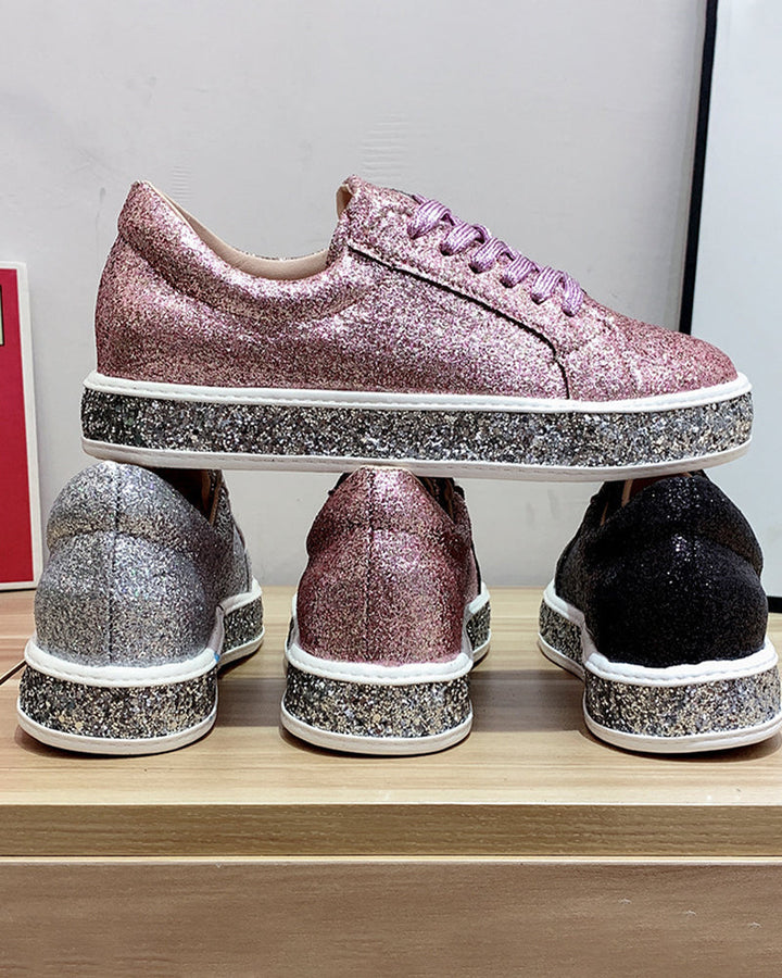 Funkelnde Damen Plateau Sneakers für einen glamourösen Look, bieten optimalen Komfort für lange Tage.