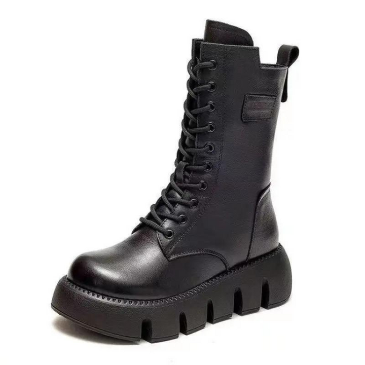 Damen Plateaukampfstiefel Annabelle, schwarze Schnürstiefel mit profilierter, rutschfester Gummisohle.