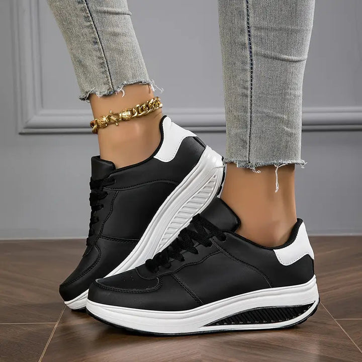 Trendige Damen Plattform-Sneaker mit erhöhter Sohle, verleihen Stil und Höhe.