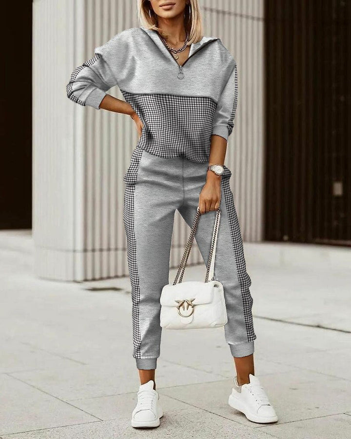 Nahaufnahme: Weicher Damen Premium Jogginganzug in Schwarz. Komfortable & stilvolle bequeme Kleidung für jede Gelegenheit.