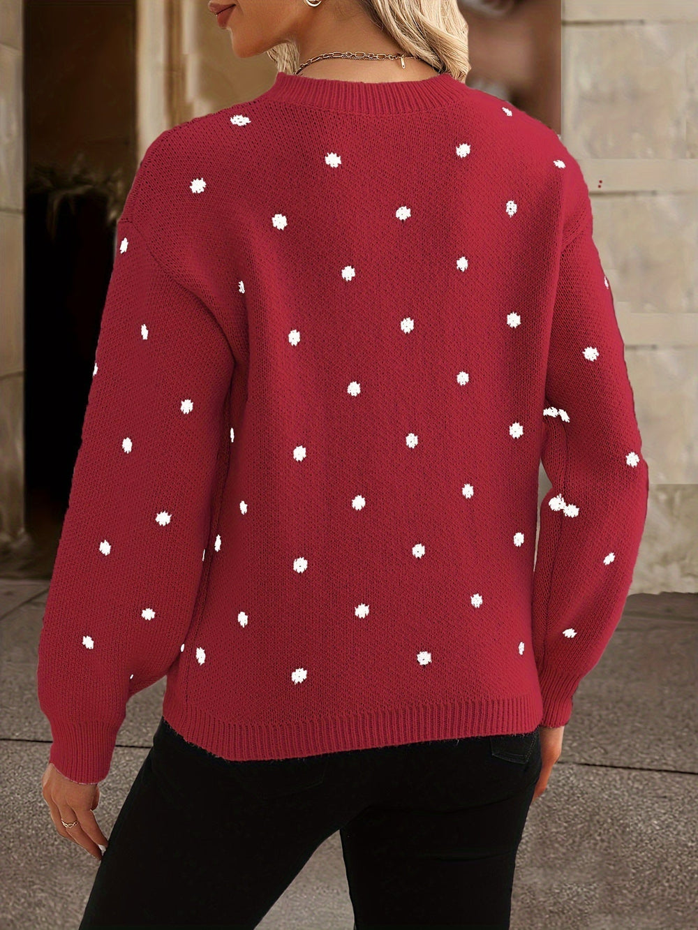 Lockerer Damen Pullover "Lara" mit stilvollem Punktmuster. Perfekt für Freizeit & gemütliche Herbst/Wintertage.