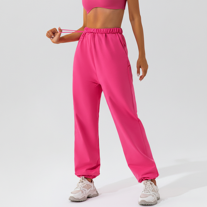 Bequeme, leichte PulseFlex Damenhose aus atmungsaktivem Stoff. Perfekt für Sport & Activewear.