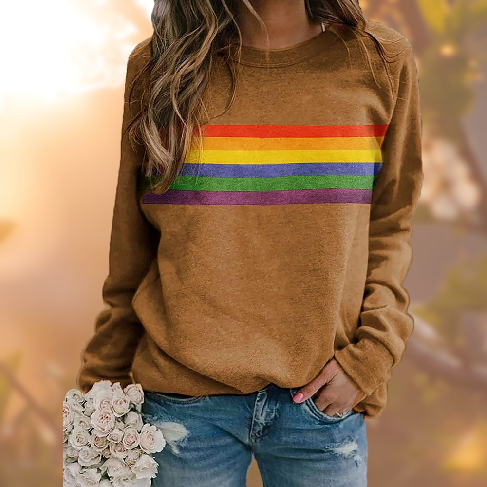 Stylisher Damen Regenbogen Sweatshirt, langarm, loose fit, mit lebendigen Streifen. Ideal für Wintermode.