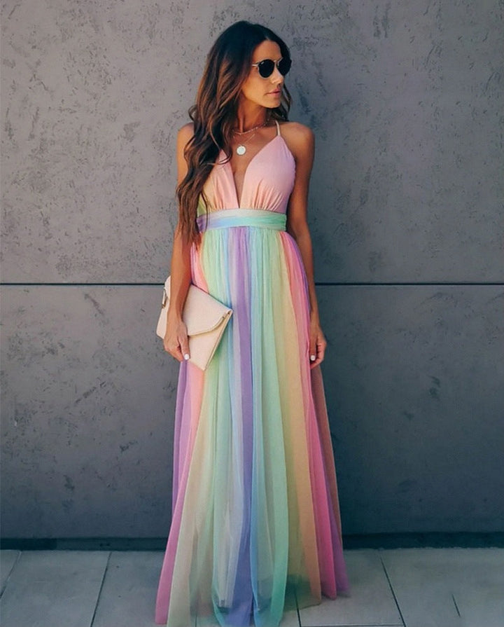Damen Regenbogen Spaghettiträger-Kleid, leicht & farbenfroh, ideal für Sommerpartys.