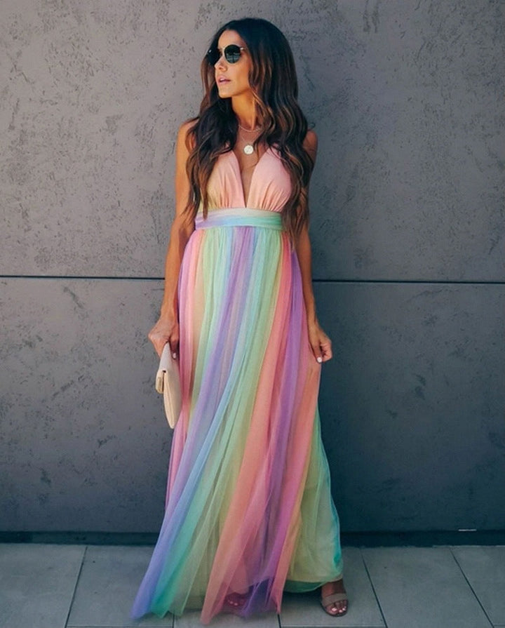 Mehrfarbiges Regenbogen-Spaghettiträgerkleid für Damen, leicht & luftig, ideal für warme Tage.