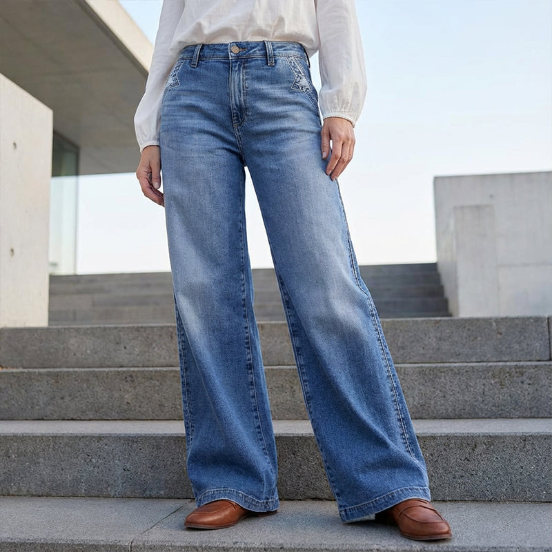 Zeitlose blaue Retro Damenjeans, hochtailliert und weit, für einen dauerhaft stilvollen Auftritt.