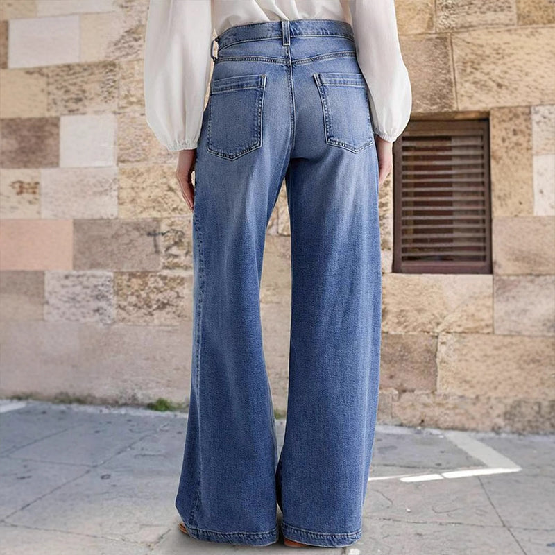 Bequeme hochtaillierte Damenjeans im Retro-Stil, weites Bein für optimalen Tragekomfort.