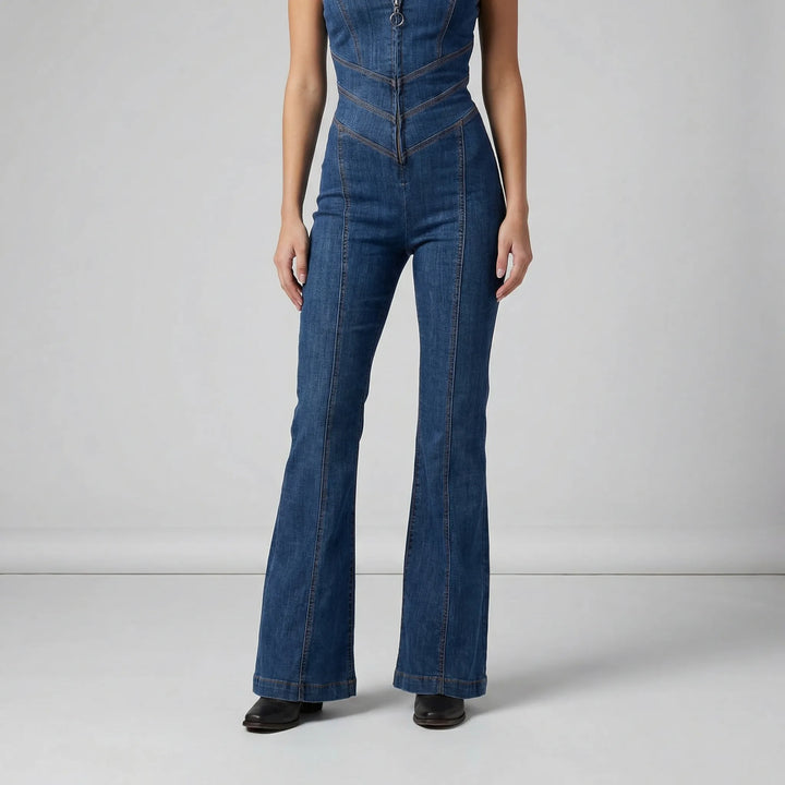 Chelsea Damen Ärmelloser Jumpsuit mit modischer Schlaghose. Vintage inspirierter Einteiler für stilvolle Sommer-Outfits.