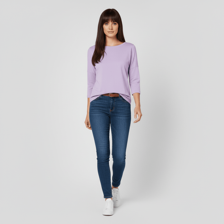 Modernes Damenshirt Alyssa mit Rundhals und 3/4 Ärmeln; für einen entspannten, eleganten Look.
