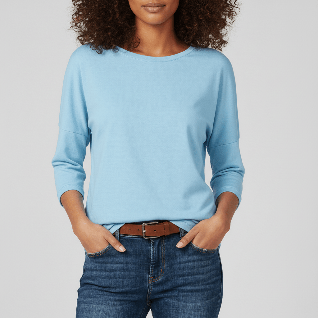 Figurumschmeichelndes Damenshirt mit Rundhals & 3/4 Ärmeln; elegant & bequem für Damenmode.