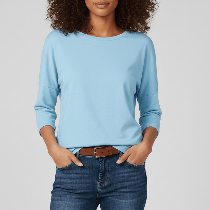 Figurumschmeichelndes Damenshirt mit Rundhals & 3/4 Ärmeln; elegant & bequem für Damenmode.