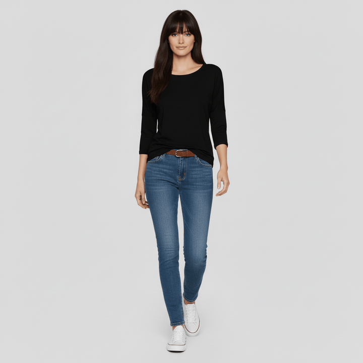 Klassisches Rundhals-Oberteil für Damen mit Dreiviertelärmeln; ideal für stilvolle Casual-Outfits.