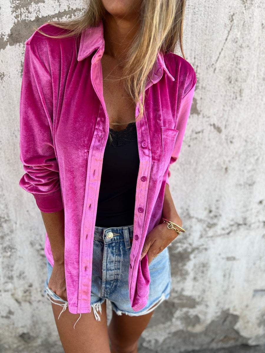 Modische Damen Samtbluse, langärmlig, weich & elegant.