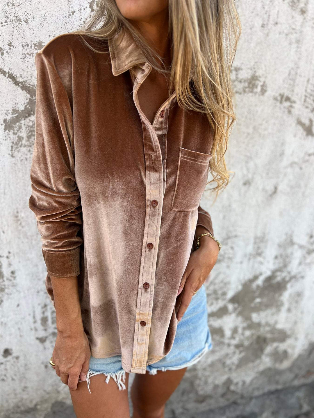 Clara Samtbluse, modisch, Langarm, weich & zeitlos.
