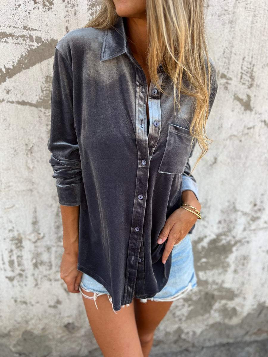 Weiche Samtbluse Clara, langärmlig, elegantes Design für jeden Tag.