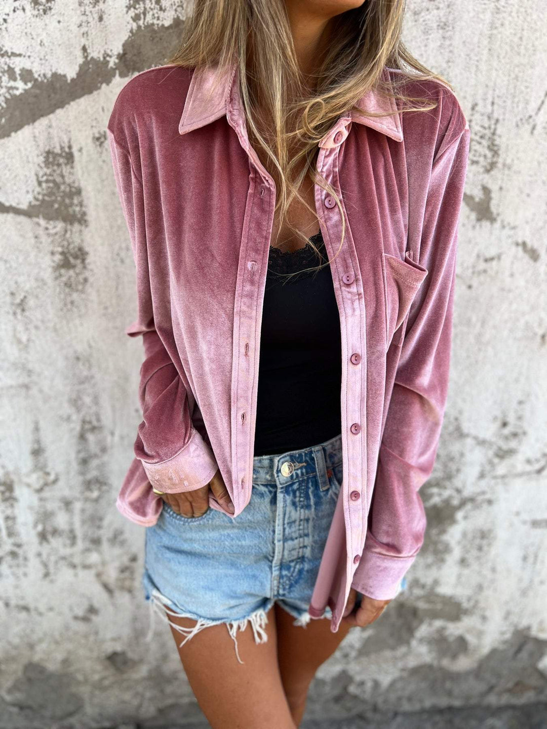 Elegante Frauen Samtbluse mit langen Ärmeln, ideal für festliche Anlässe.