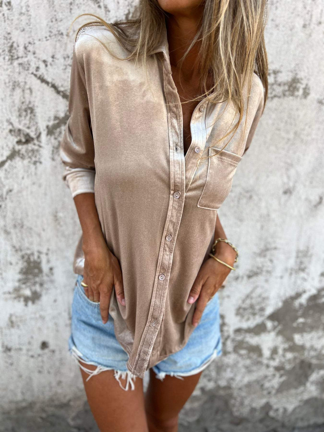 Damen Langarm Bluse aus Samt, modisch & angenehm zu tragen.