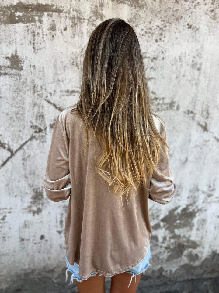 Vielseitige Samtbluse Damen, langärmlig, perfekt für Alltag & Feiern.
