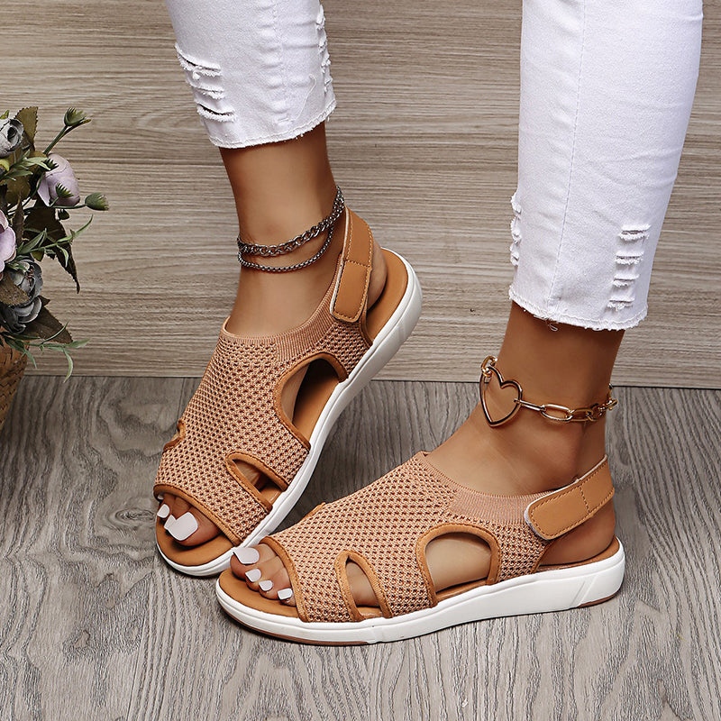 Elegante Damen Sandalen, flach und atmungsaktiv. Leichte Sommerschuhe für maximalen Gehkomfort.