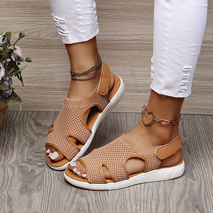Elegante Damen Sandalen, flach und atmungsaktiv. Leichte Sommerschuhe für maximalen Gehkomfort.
