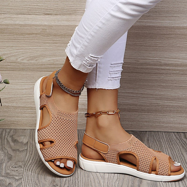 Stilvolle Freizeitsandalen für Damen. Atmungsaktiver Klettverschluss, leichter Komfortschuh für den Sommer.