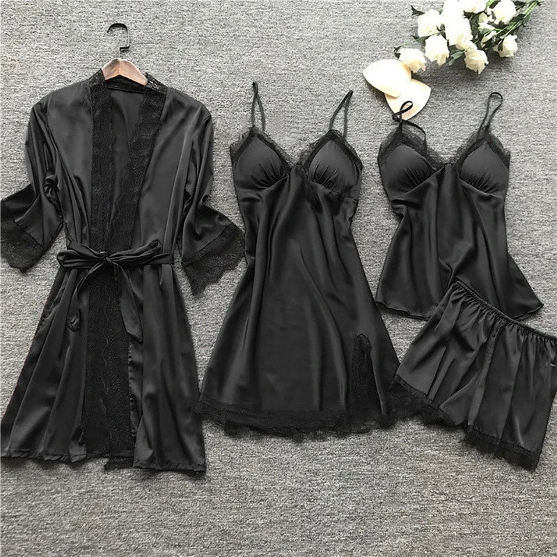 Spitzendetail Nahaufnahme: Feiner Spitzenbesatz am Saum des eleganten satinierten Nachthemdes für Damen. Luxus Dessous.