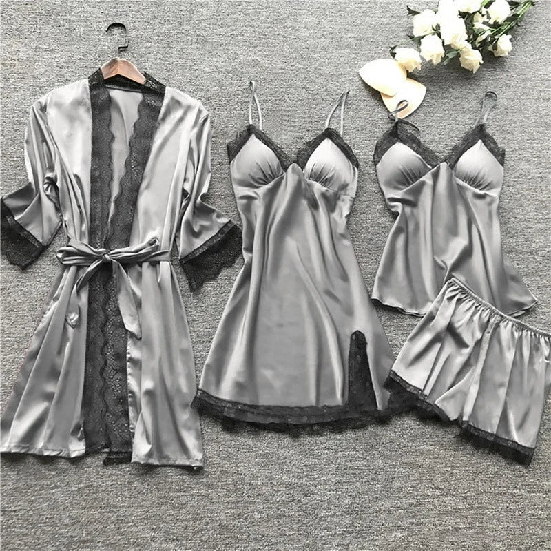 Glänzendes Satin-Nachthemd: Seidig-glänzendes Damen Schlafanzug Set aus Satin mit elegantem Schnitt und feiner Spitze.