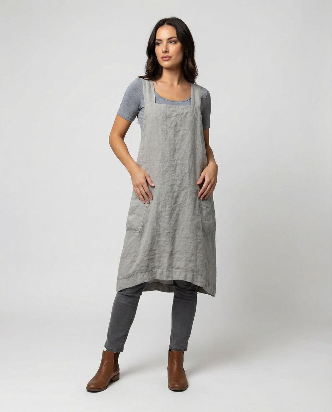 Damen Schürzenkleid mit Taschen, stilvoll und bequem, ideal für Alltag und Freizeit.