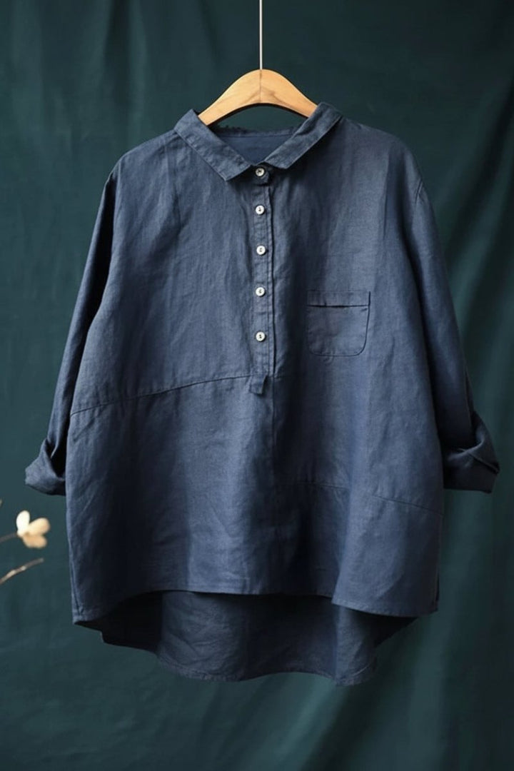 Stylische Reise Bluse Jade für Damen. Grünes Schlupfhemd mit Knöpfen, ideal für unterwegs.