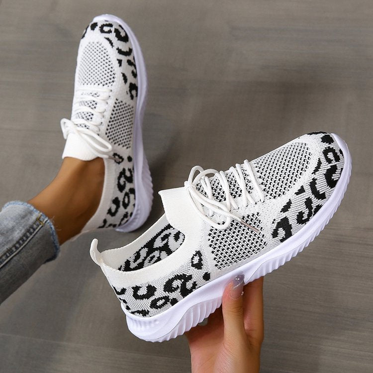 Frontansicht Damen Schnürsneaker Leopardenmuster, stylische & bequeme Freizeitschuhe.