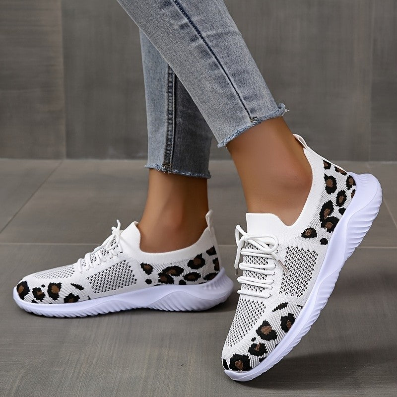 Bequeme & rutschfeste Damen Schnürsneaker mit stylischem Leopardenmuster für den Alltag.