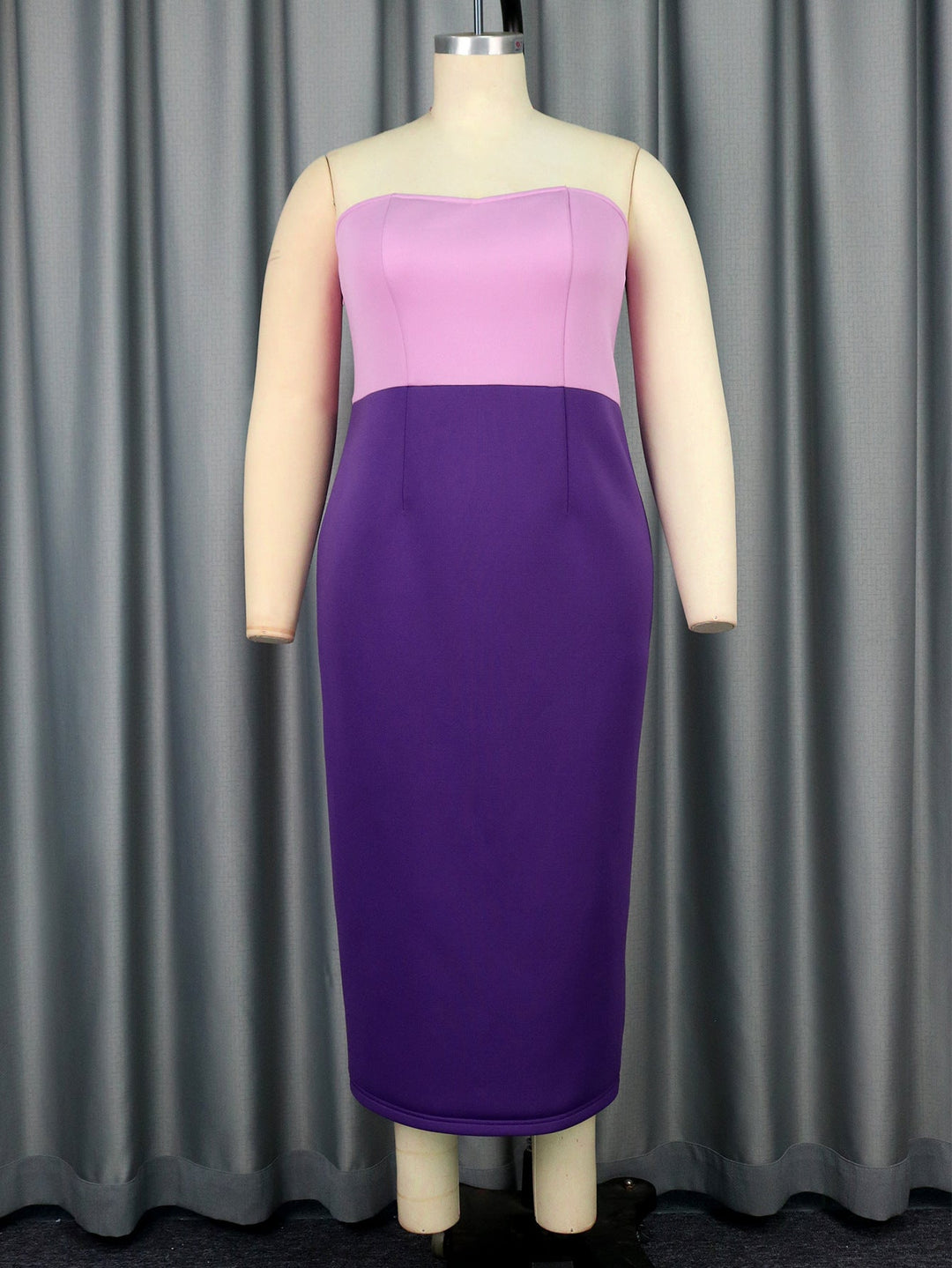Schulterfreies Sommerkleid für Damen, figurbetont, mit wunderschönem Rosé-Lila Farbverlauf. Ideal für Partys und Anlässe.
