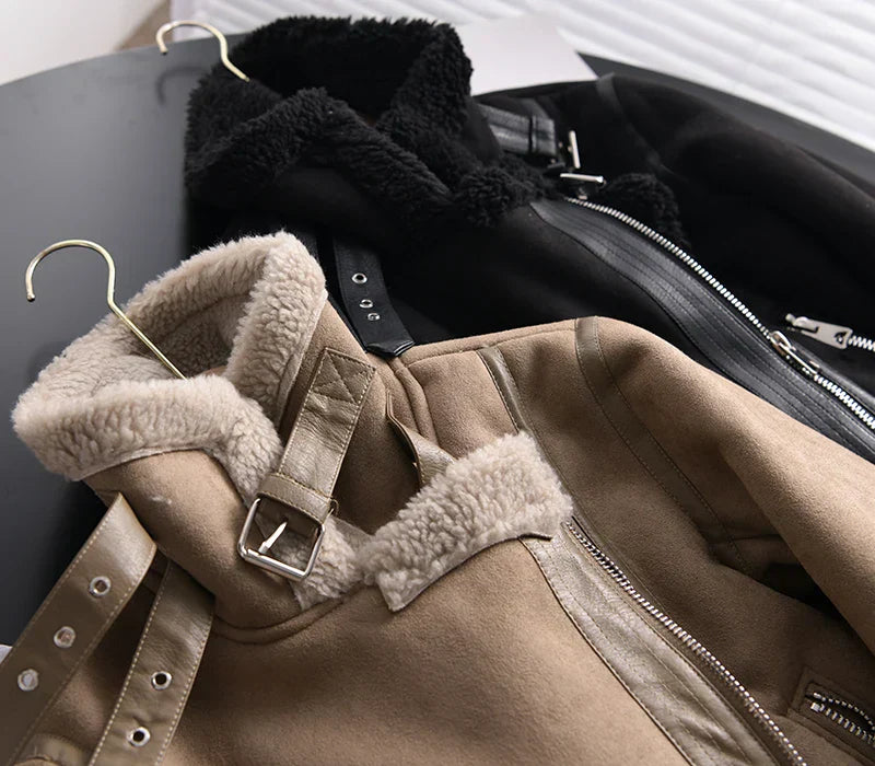 Vielseitige Damen-Bomberjacke Sherpa. Modische Herbst-/Winterjacke & Übergangsjacke für Freizeit & Outdoorkleidung.