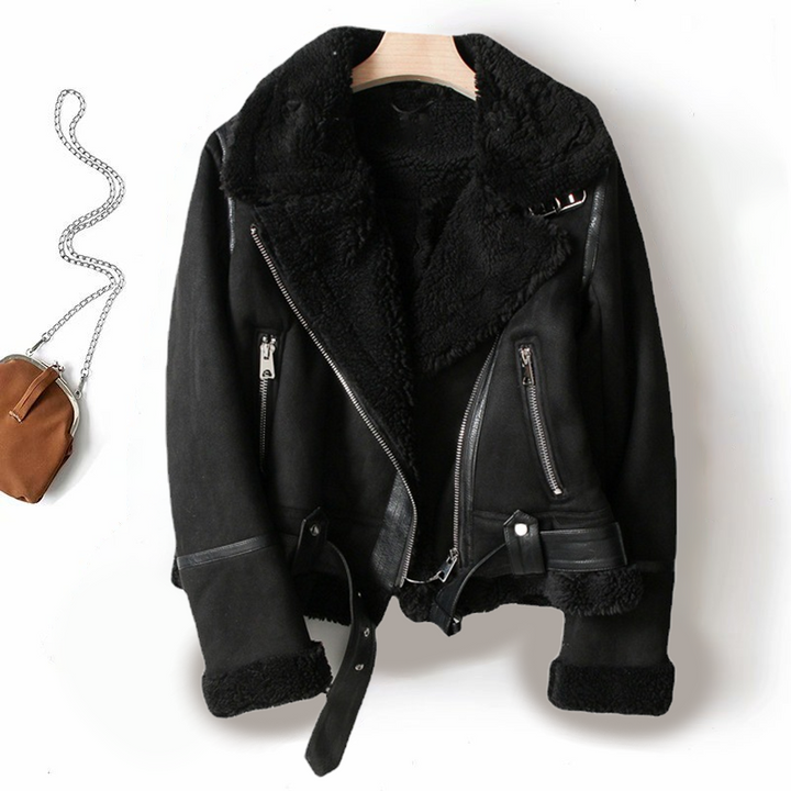 Stylische Damen-Bomberjacke aus weichem Sherpa-Fleece mit robustem Metallreißverschluss. Warm & chic.