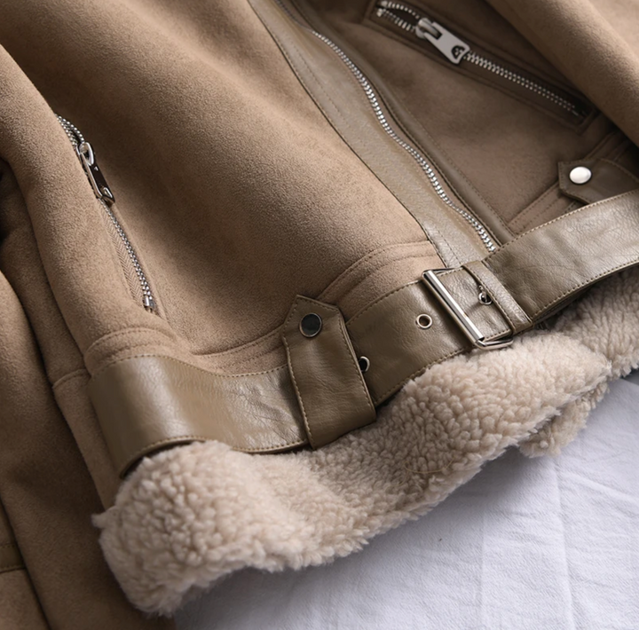 Modische Damen-Bomberjacke Sherpa, vielseitig kombinierbar. Gemütliche Freizeitjacke für den Alltag.