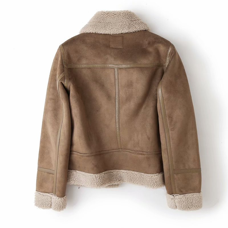 Damen Sherpa-Bomberjacke mit robustem Metallreißverschluss. Stylische Übergangsjacke, warm gefüttert.