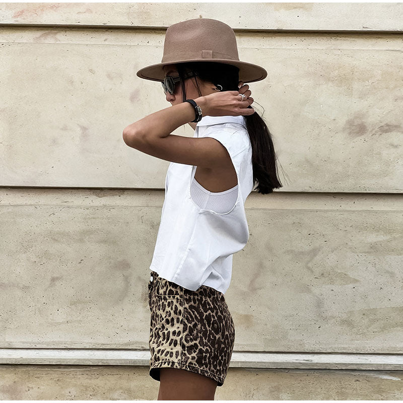 Stylische Damen Shorts mit Leopard Print, perfekte Mode für den Sommer.