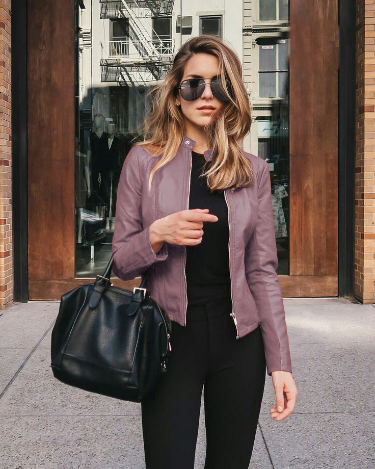 Modische Damen Slim Fit Jacke, vielseitig als Übergangsjacke für den Alltag.