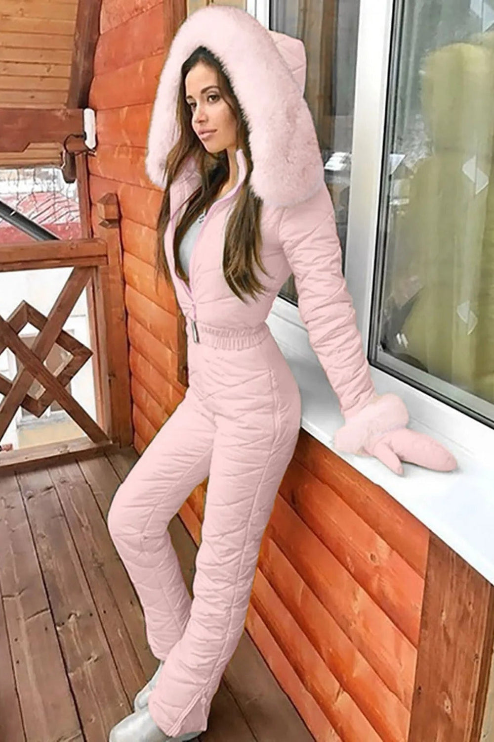 Eleganter Damen Winter Overall mit taillierter Slim Fit Passform, ideal für stilvolle Auftritte an kalten Tagen.