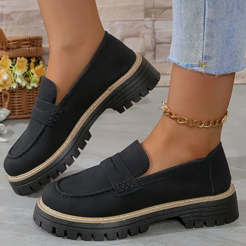 Zeitlose Damen Loafer mit niedrigem Blockabsatz, stilvolle Slip-on Schuhe für moderne Frauen.