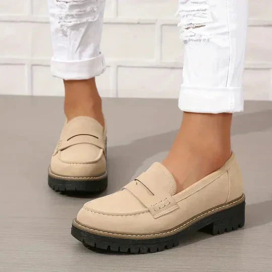 Modische Damen Slip-on Loafer, 'Paige' Modell mit niedrigem Blockabsatz für Komfort & Stil.