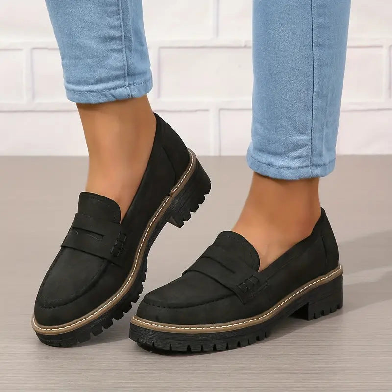 Elegante Damen Slip-on Loafer mit flachem Blockabsatz, ideal als vielseitige Komfortschuhe.