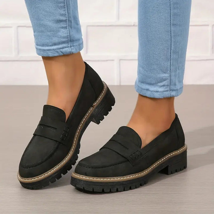 Elegante Damen Slip-on Loafer mit flachem Blockabsatz, ideal als vielseitige Komfortschuhe.
